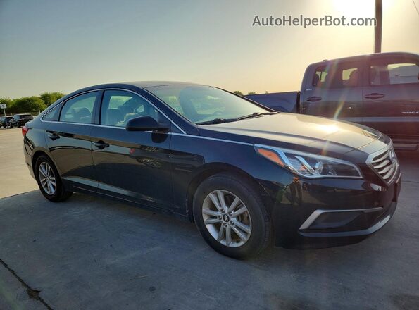 5NPE24AF0HH557953 2017 HYUNDAI SONATA Черный Передняя правая четверть