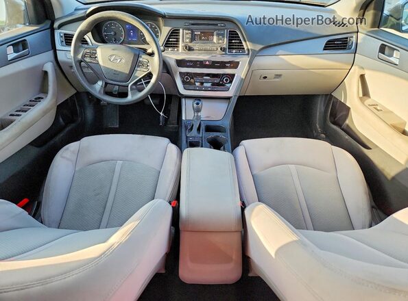 5NPE24AF0HH557953 2017 HYUNDAI SONATA Черный Вид панели приборов
