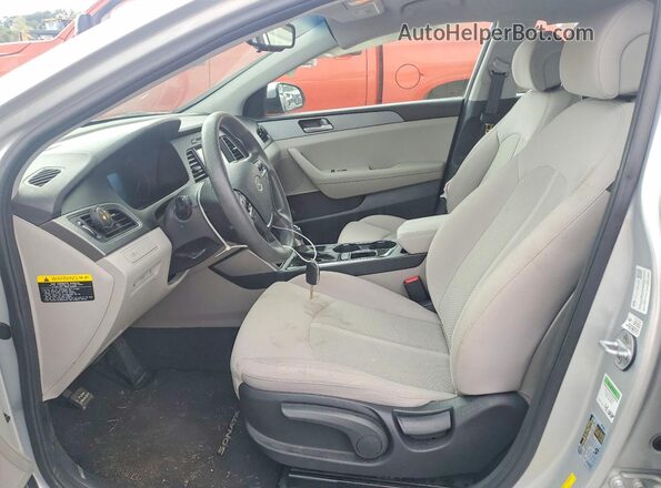 5NPE24AF0HH589494 2017 HYUNDAI SONATA Silver წინა სალონის ხედი