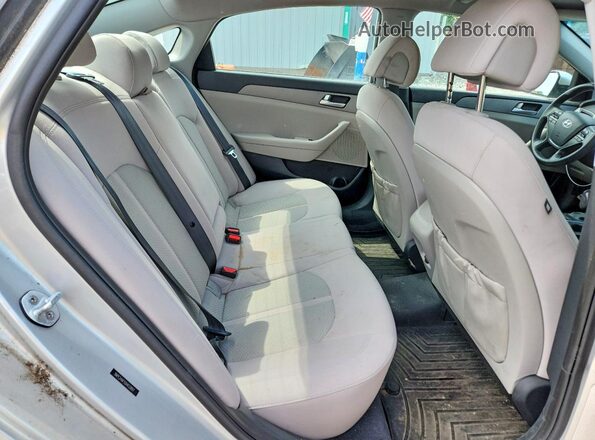 5NPE24AF1GH433897 2016 HYUNDAI SONATA Silver უკანა სავარძლების ხედი