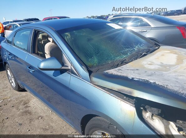 5NPE24AF1HH473477 2017 HYUNDAI SONATA Light Blue Widok deski rozdzielczej