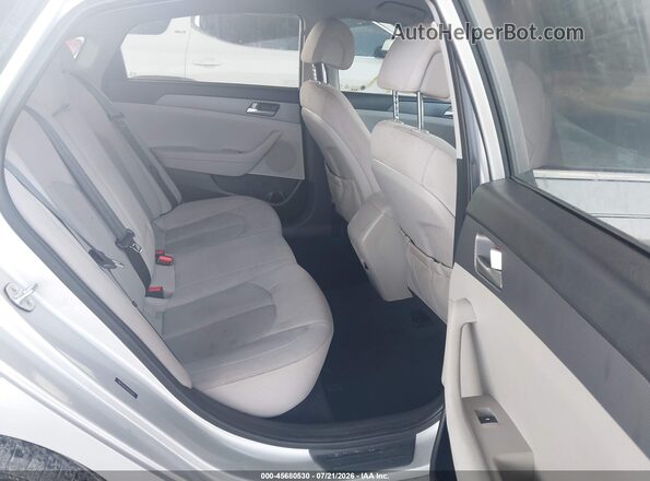 5NPE24AF1HH563955 2017 HYUNDAI SONATA Silver Widok naklejki z numerem VIN