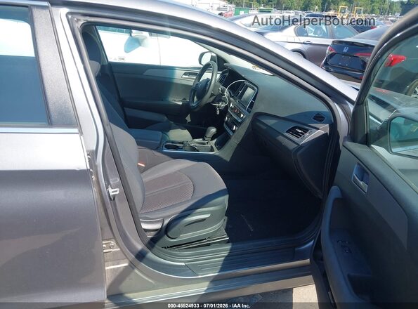5NPE24AF1JH612612 2018 HYUNDAI SONATA Gray Вид салону спереду