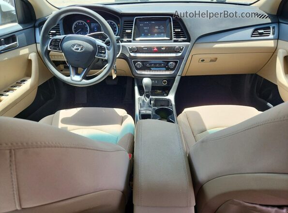 5NPE24AF1JH647215 2018 HYUNDAI SONATA White Vista del salpicadero