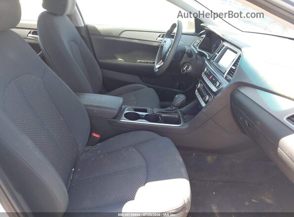 5NPE24AF1KH738910 2019 HYUNDAI SONATA White Widok wnętrza z przodu