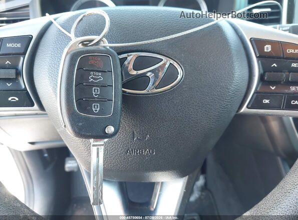 5NPE24AF1KH738910 2019 HYUNDAI SONATA White Widok deski rozdzielczej