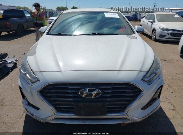 5NPE24AF1KH738910 2019 HYUNDAI SONATA White Widok wnętrza z tyłu