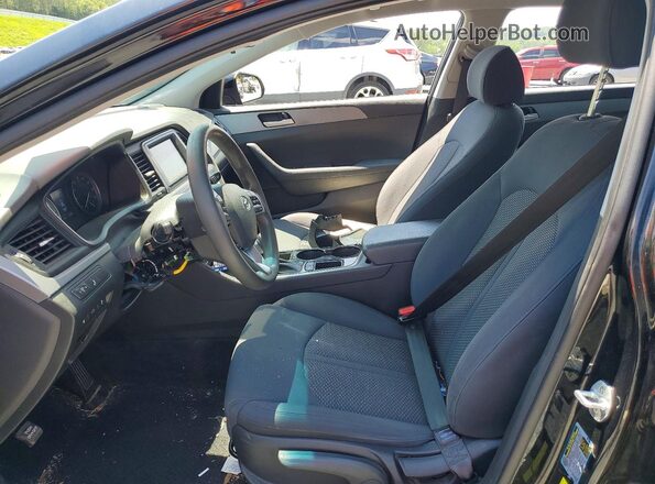 5NPE24AF1KH748532 2019 HYUNDAI SONATA Черный Вид салона спереди