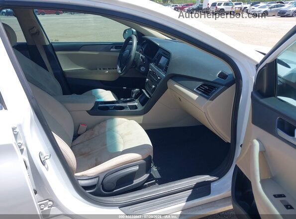 5NPE24AF2GH279832 2016 HYUNDAI SONATA White წინა სალონის ხედი
