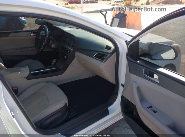 5NPE24AF2GH382782 2016 HYUNDAI SONATA White Вид салону спереду