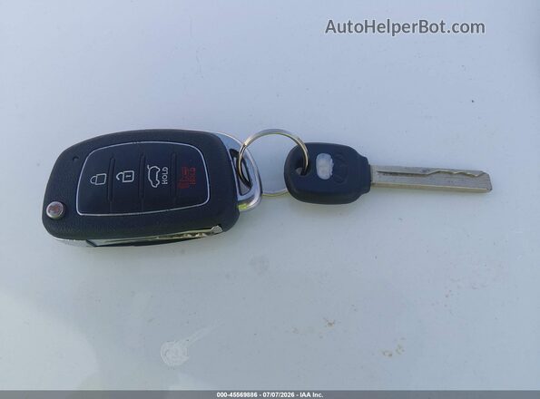 5NPE24AF2HH472595 2017 HYUNDAI SONATA White Widok deski rozdzielczej