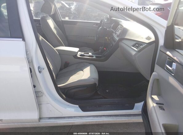 5NPE24AF2HH472595 2017 HYUNDAI SONATA White Widok wnętrza z przodu
