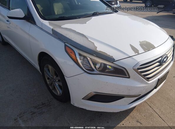 5NPE24AF2HH472595 2017 HYUNDAI SONATA White Widok z przodu