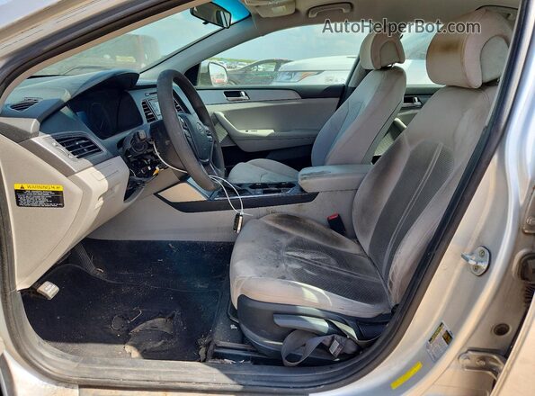 5NPE24AF2HH502792 2017 HYUNDAI SONATA Silver Вид салону спереду