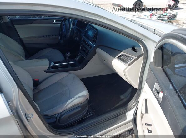 5NPE24AF2HH503974 2017 HYUNDAI SONATA Silver Front interior view