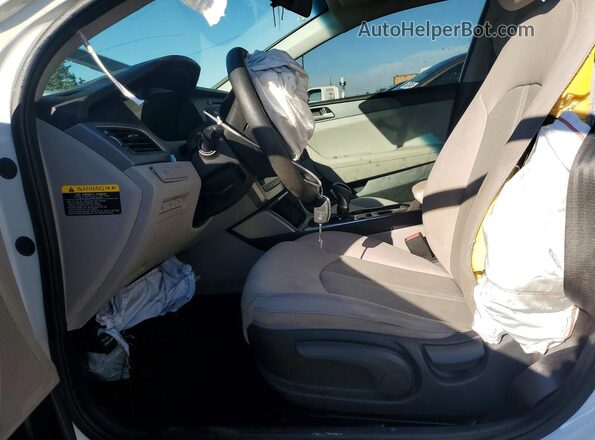 5NPE24AF2HH581140 2017 HYUNDAI SONATA White Front interior view