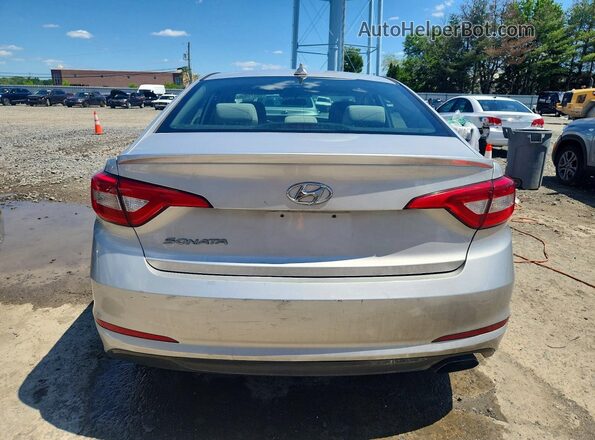 5NPE24AF2HH585219 2017 HYUNDAI SONATA Silver Widok z tyłu