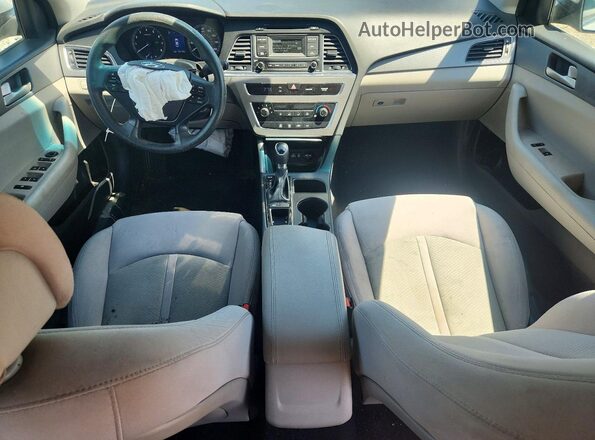 5NPE24AF2HH585219 2017 HYUNDAI SONATA Silver Widok deski rozdzielczej