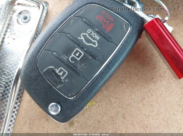 5NPE24AF2HH589660 2017 HYUNDAI SONATA Red Առջևի վահանակի տեսք