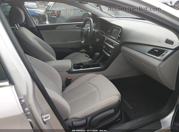 5NPE24AF2KH783063 2019 HYUNDAI SONATA Silver წინა სალონის ხედი