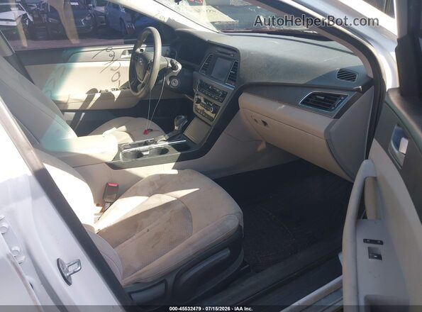 5NPE24AF3GH287079 2016 HYUNDAI SONATA Silver Вид салону спереду