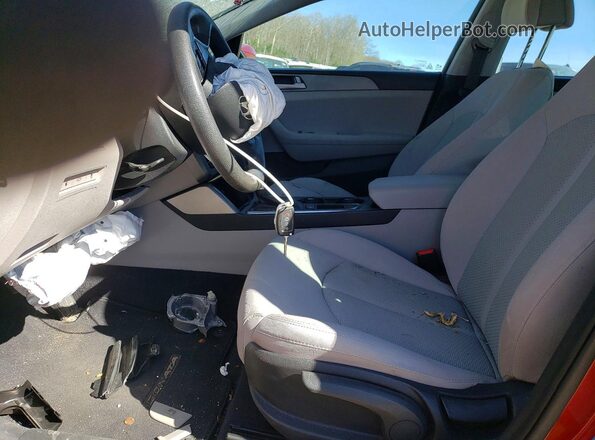 5NPE24AF3GH303037 2016 HYUNDAI SONATA Red Вид салону спереду