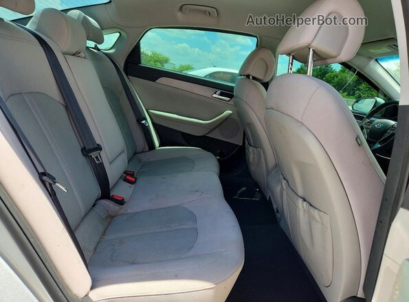 5NPE24AF3GH305418 2016 HYUNDAI SONATA Silver Rear seats view