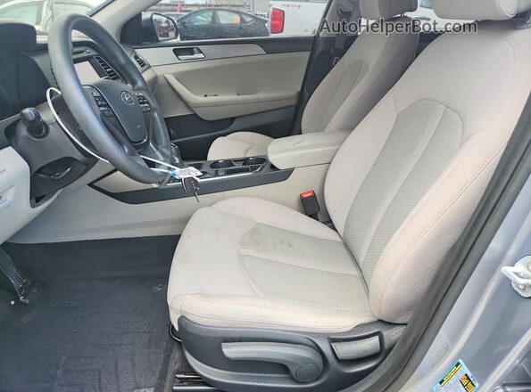 5NPE24AF3GH378708 2016 HYUNDAI SONATA Серый Вид салона спереди