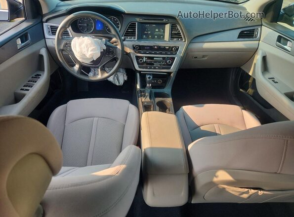 5NPE24AF3HH479748 2017 HYUNDAI SONATA Черный Вид панели приборов