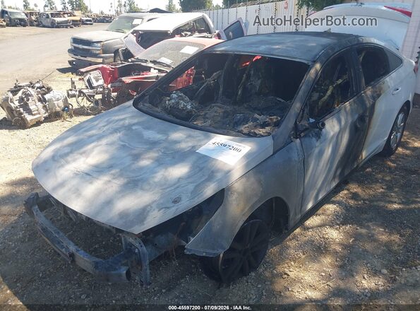 5NPE24AF3HH482567 2017 HYUNDAI SONATA White Widok z przodu