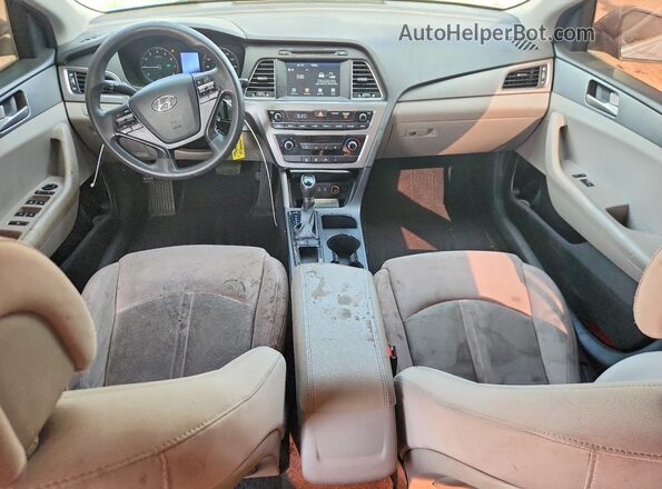5NPE24AF3HH497019 2017 HYUNDAI SONATA Silver Dashboard view