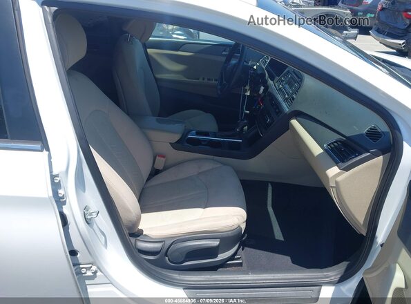 5NPE24AF3HH586122 2017 HYUNDAI SONATA White წინა სალონის ხედი