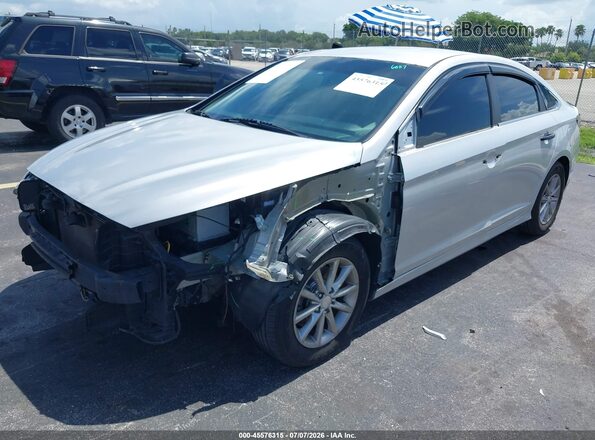 5NPE24AF3JH612899 2018 HYUNDAI SONATA Серебряный Передняя левая четверть