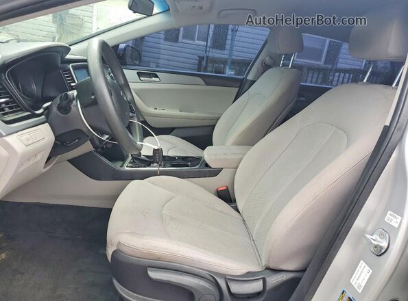 5NPE24AF3JH679163 2018 HYUNDAI SONATA Silver Front interior view