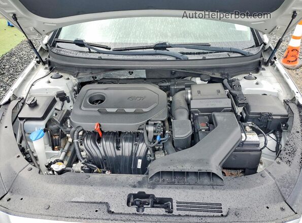 5NPE24AF3JH679163 2018 HYUNDAI SONATA Silver Rear interior view