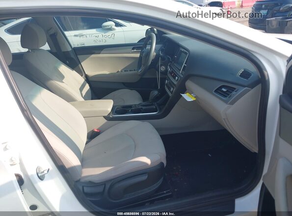 5NPE24AF3KH746183 2019 HYUNDAI SONATA Белый Вид салона спереди