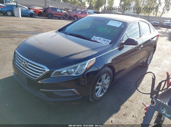 5NPE24AF4HH503684 2017 HYUNDAI SONATA Черный Передняя левая четверть