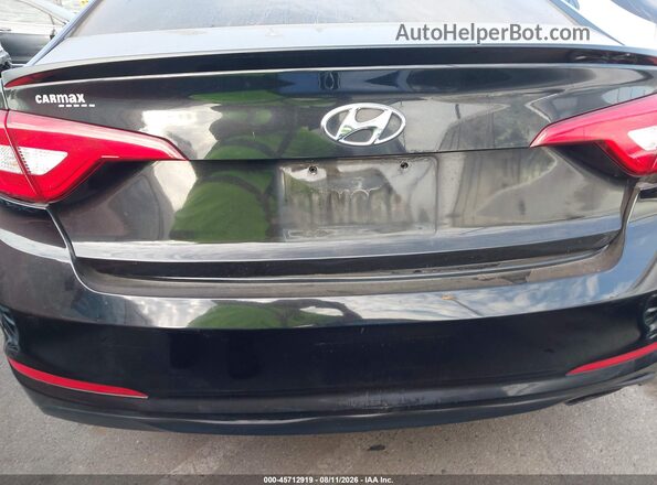 5NPE24AF4HH503684 2017 HYUNDAI SONATA Черный Вид задней части салона