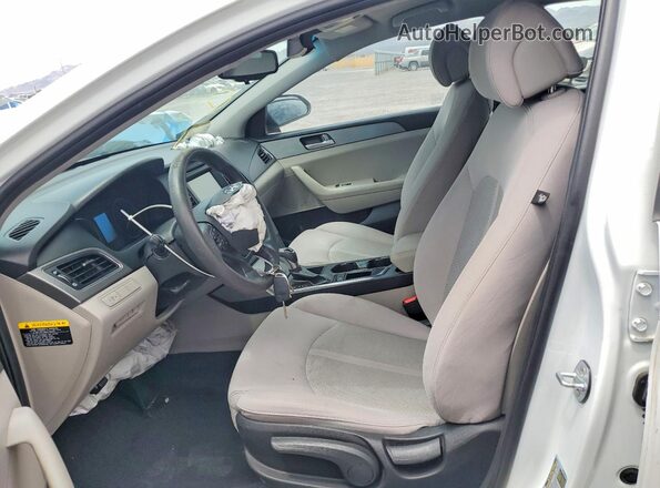 5NPE24AF4HH507735 2017 HYUNDAI SONATA White Widok wnętrza z przodu