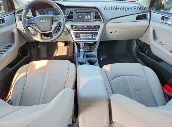 5NPE24AF4HH523241 2017 HYUNDAI SONATA Красный Вид панели приборов