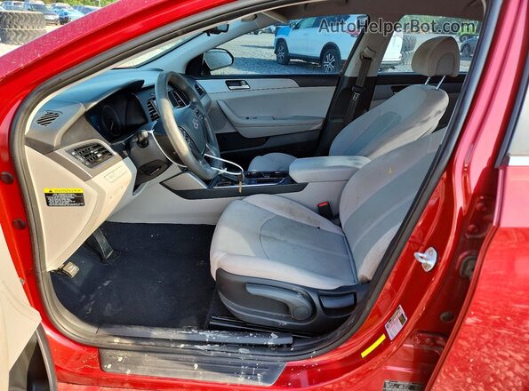 5NPE24AF4HH523241 2017 HYUNDAI SONATA Красный Вид салона спереди