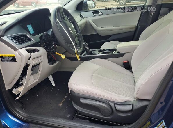 5NPE24AF4HH556031 2017 HYUNDAI SONATA Синий Вид салона спереди