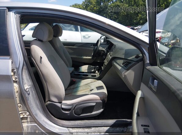 5NPE24AF4HH559026 2017 HYUNDAI SONATA Gray Front interior view