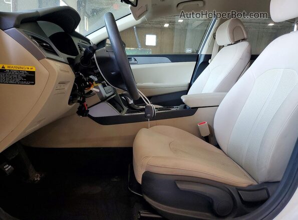5NPE24AF4HH576814 2017 HYUNDAI SONATA White Սալոնի դիմացի տեսք