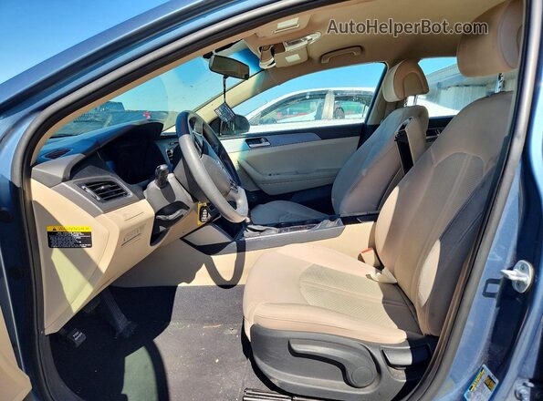 5NPE24AF4HH578904 2017 HYUNDAI SONATA Blue წინა სალონის ხედი