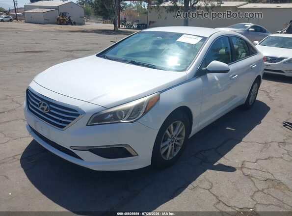 5NPE24AF4HH588901 2017 HYUNDAI SONATA White Przód lewy