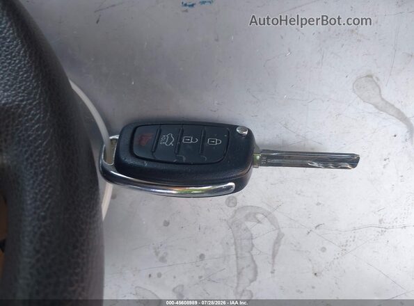 5NPE24AF4HH588901 2017 HYUNDAI SONATA White Widok deski rozdzielczej