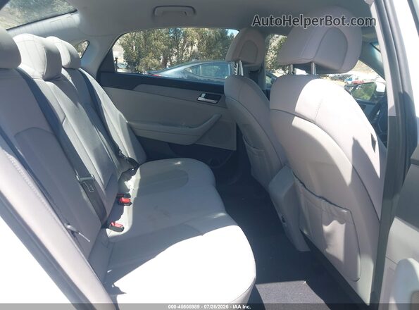 5NPE24AF4HH588901 2017 HYUNDAI SONATA White Widok naklejki z numerem VIN