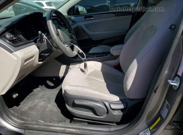 5NPE24AF4JH614144 2018 HYUNDAI SONATA Gray Front interior view