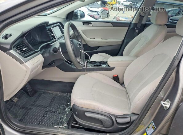 5NPE24AF4JH655096 2018 HYUNDAI SONATA Gray Вид салону спереду